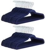 Amazon Basics – Juego de 100 perchas para ropa, delgadas, antideslizantes y aterciopeladas de color azul marino/plateado