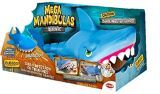 Bizak Megamandíbulas RC, se desplaza fácilmente por tierra moviendo su cola articulada y mordiendo con sus mandíbulas de forma realista