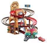 Cars Carrera de Radiador Springs en la montaña Pista para coches de juguete, incluye 2 coches personajes de la película (Mattel HHL84)