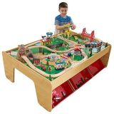 KidKraft Juguete de vías de tren y mesa con cascada y montaña, de madera, para niños, juego clásico de actividades