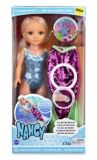 Nancy – Un Día de Sirena, Juguete Infantil muñeca con un bañador y un Vestido de Cola de Sirena de Lentejuelas Reversibles Que Cambia de Color, Sumergible en el Agua, Famosa (700014762)